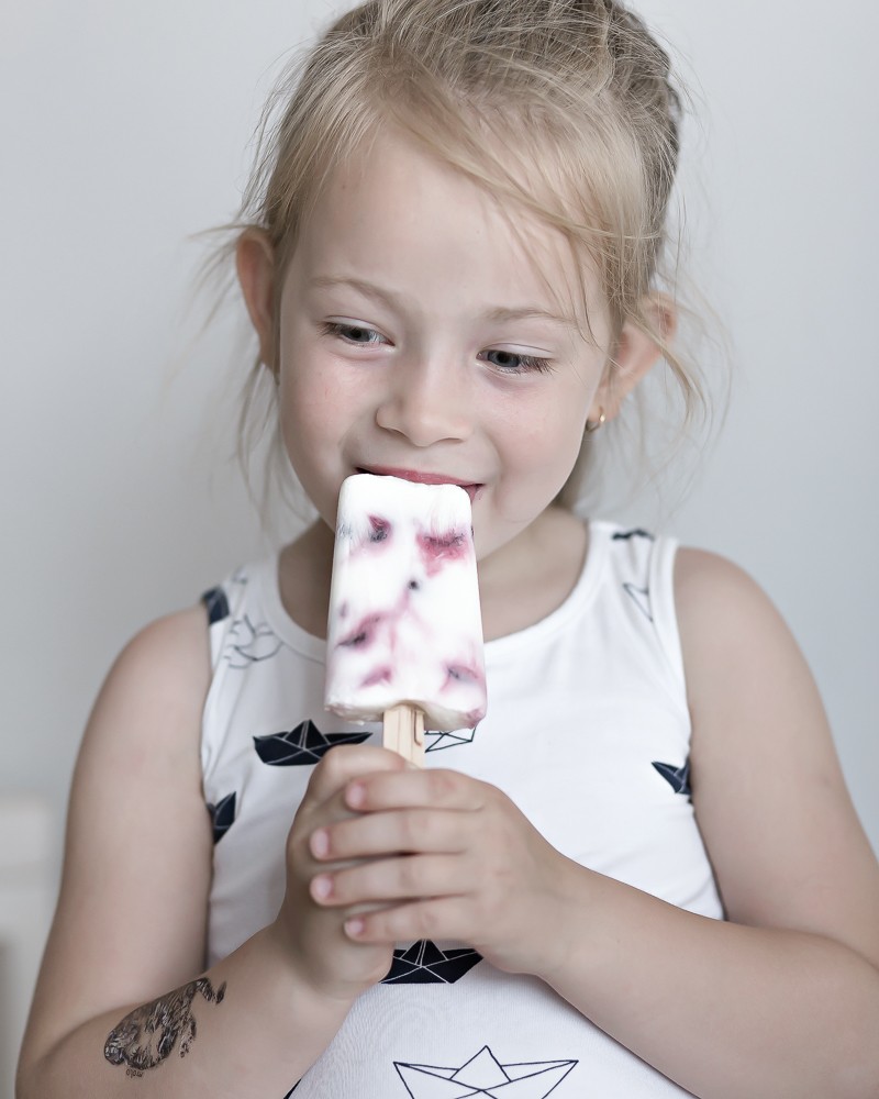 healthy yogurt popsicles | www.my-full-house.com