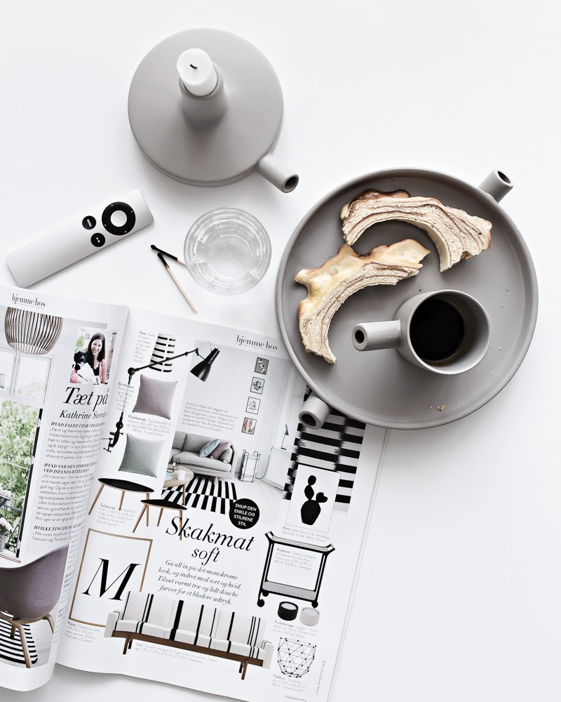 Old magazines and a gnarled cake | www.my-full-house.com | Top Scandinavian Interior and Lifestyle Blog